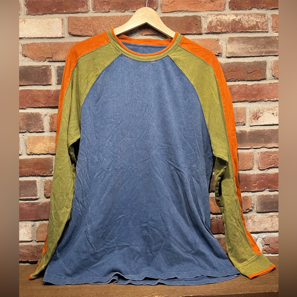 Territory Ahead Men’s M color block jersey. Very nice gently loved condition.